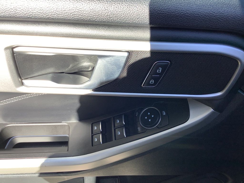 2024 Ford Explorer XLT photo 21