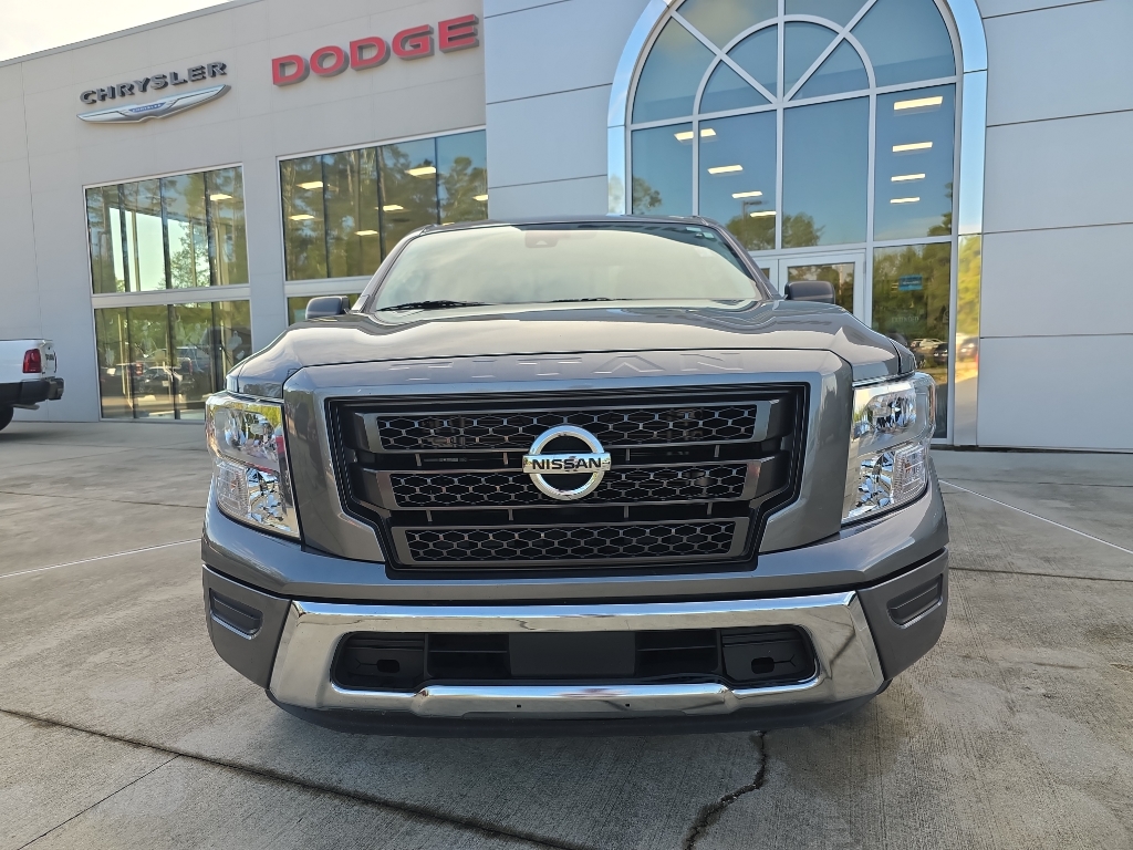 2023 Nissan Titan SV photo 2