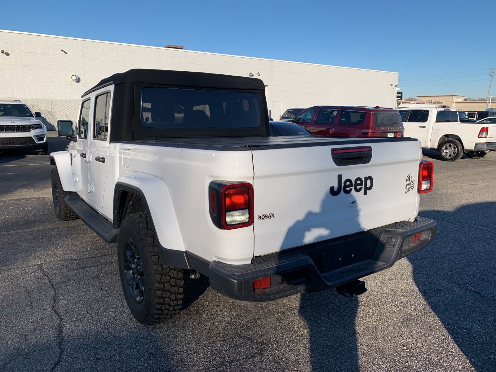 2023 Jeep Gladiator Willys photo 2