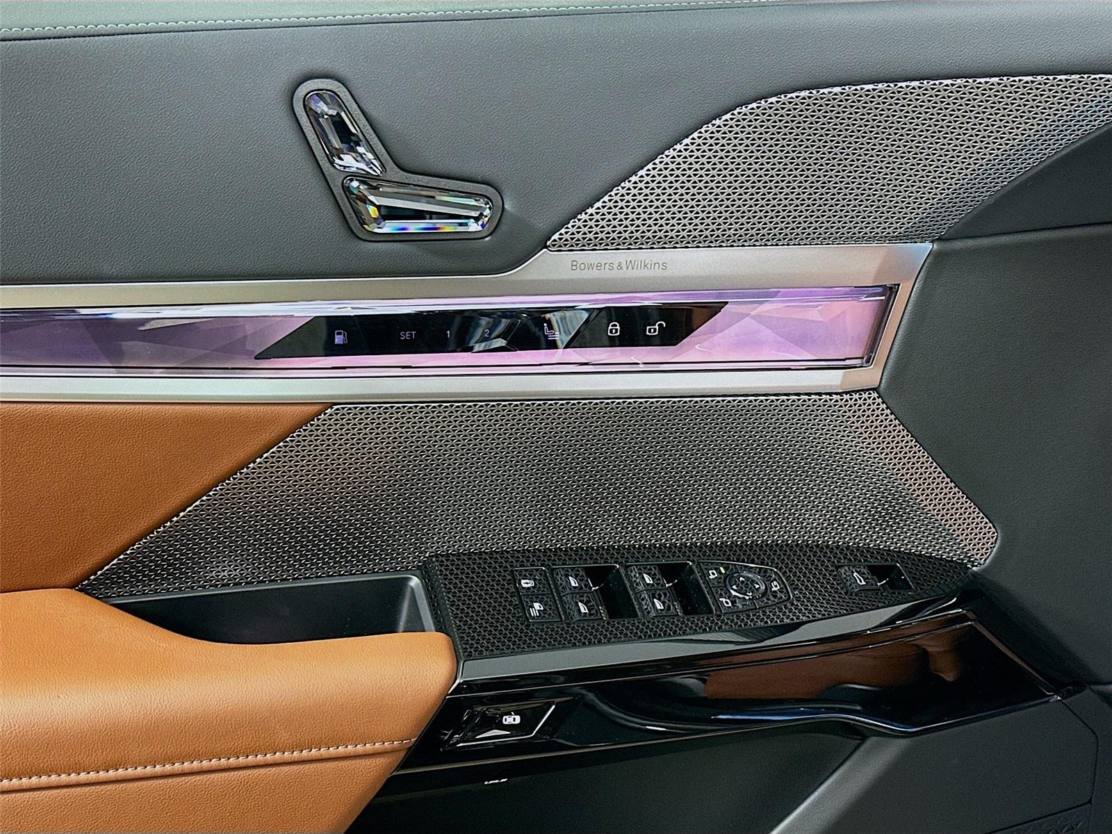 2026 Bmw 750e photo 17