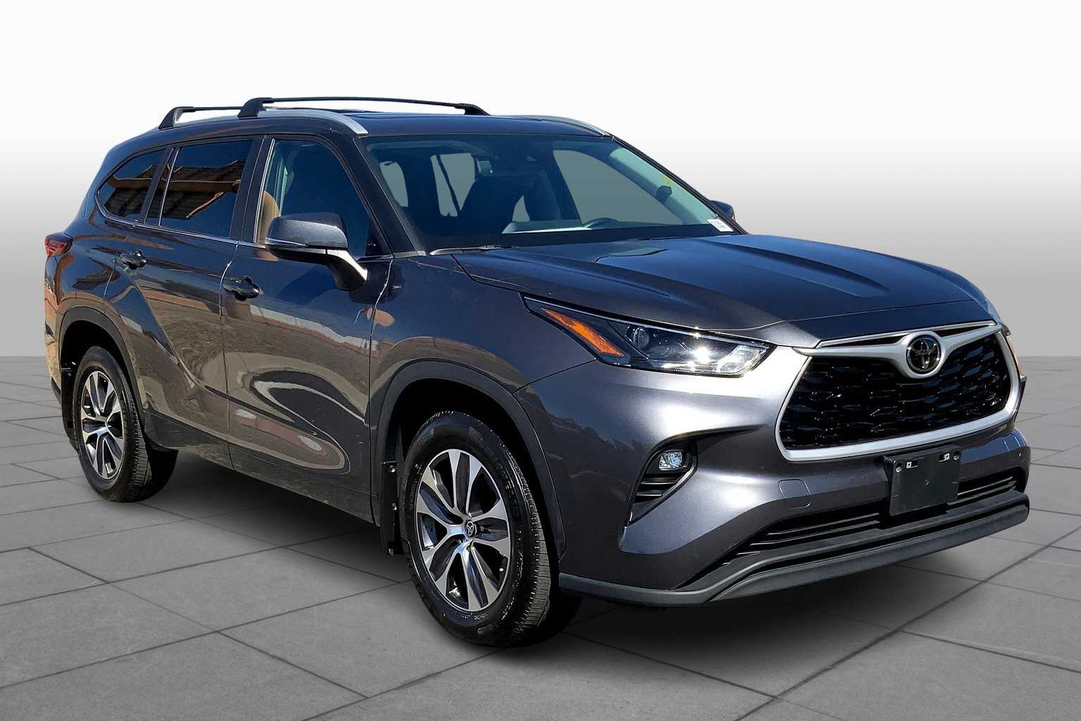 2023 Toyota Highlander XLE photo 2