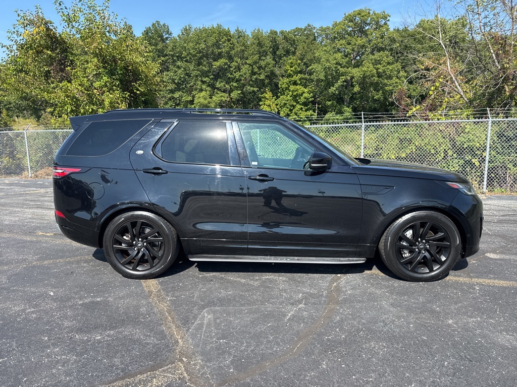 2020 Land Rover Discovery Landmark photo 4