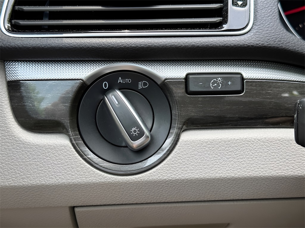 2018 Volkswagen Passat SE photo 9