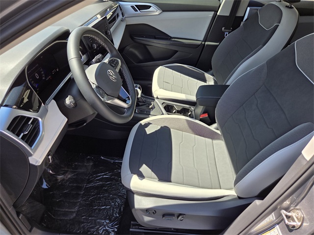 2025 Volkswagen Taos SE photo 6