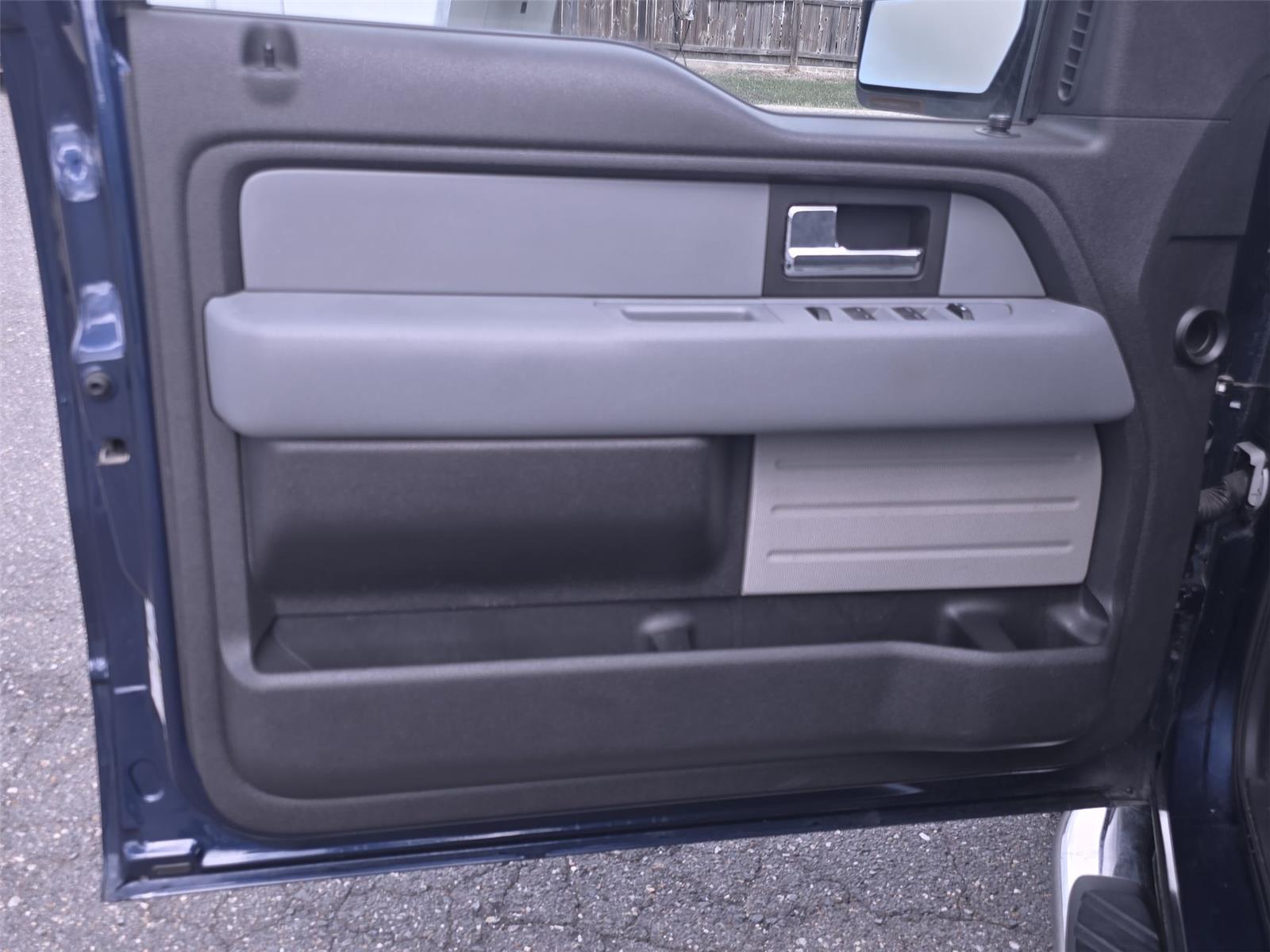 2012 Ford F-150 XLT photo 17