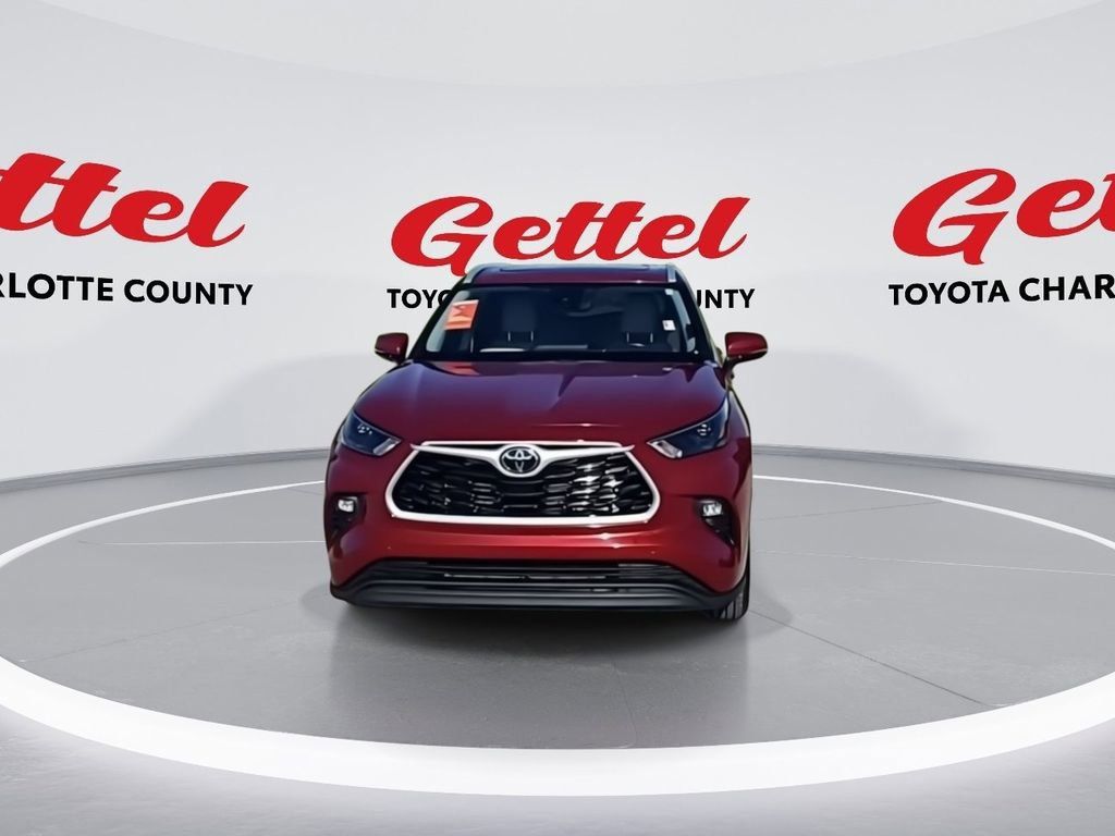 2023 Toyota Highlander XLE photo 3