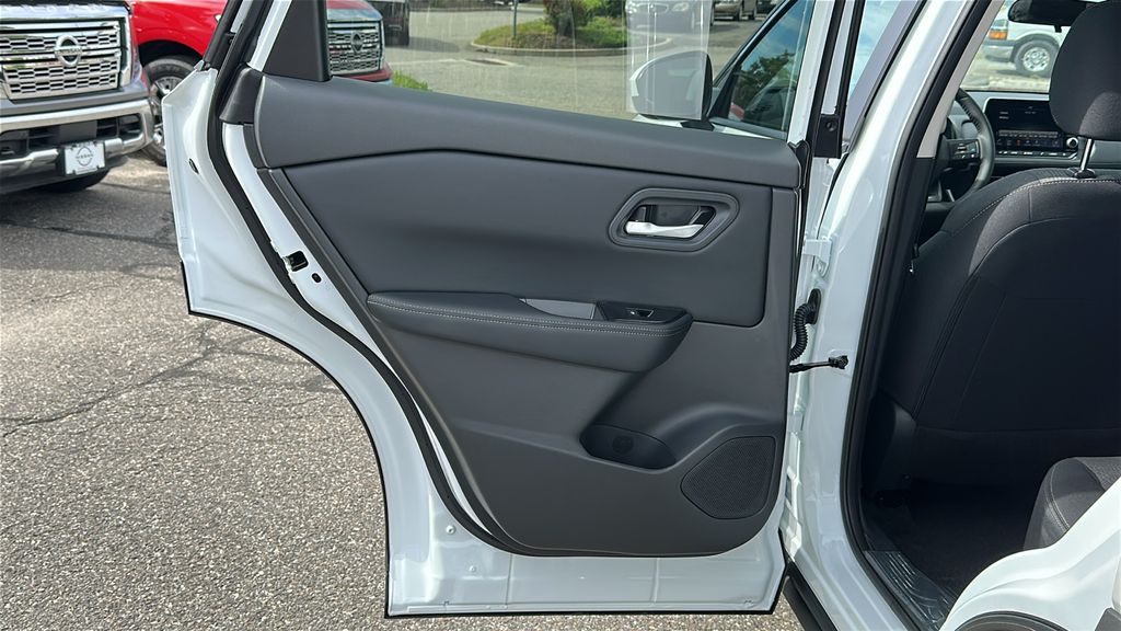 2026 Nissan Rogue SV photo 21