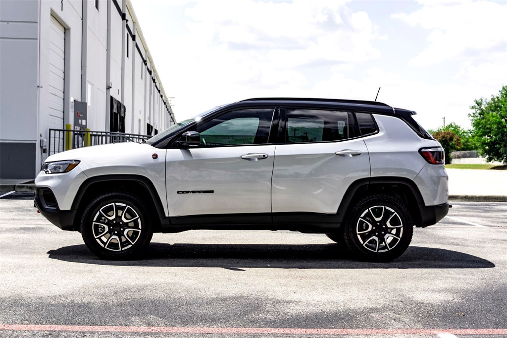 2024 Jeep Compass Trailhawk photo 7