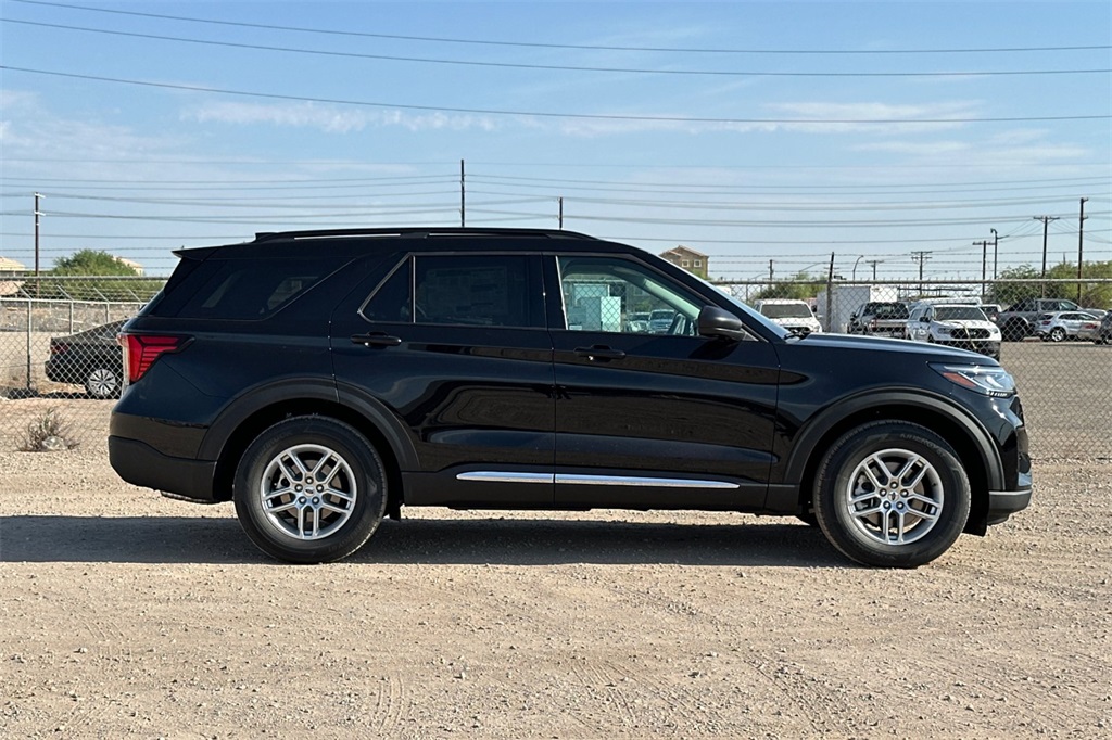 2025 Ford Explorer photo 3