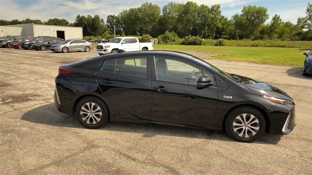 2021 Toyota Prius Prime LE photo 9