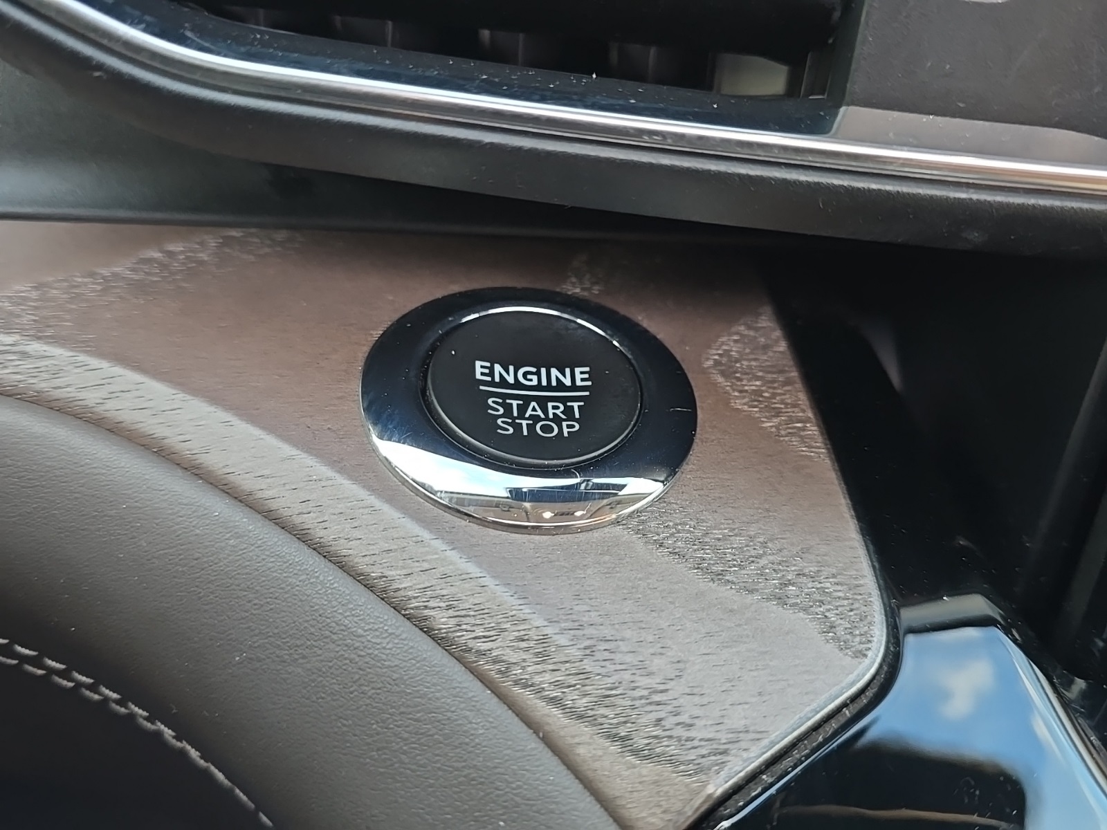 2022 Ford Explorer Hybrid Platinum photo 23