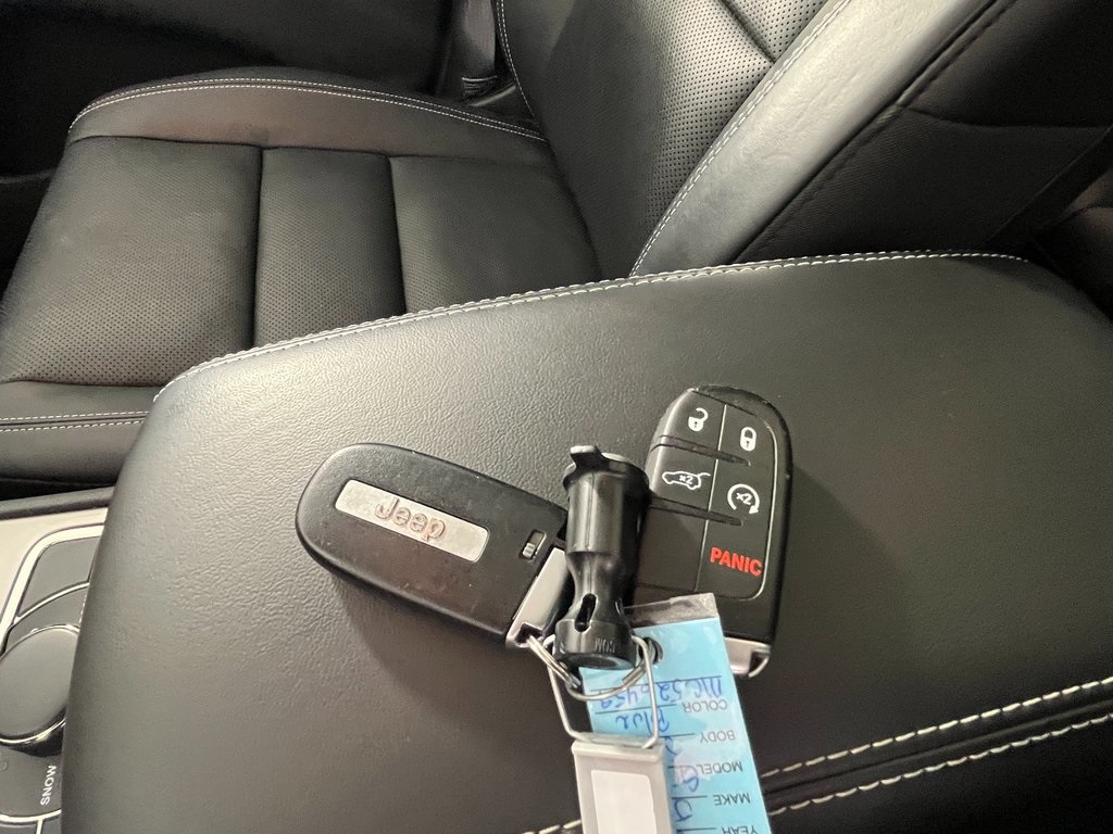 2021 Jeep Grand Cherokee Anniversary Edition photo 25