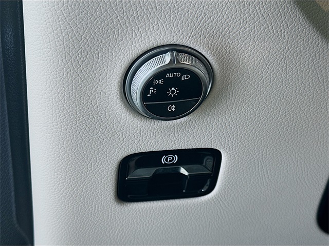 2026 Mercedes Benz GLC 300 photo 10