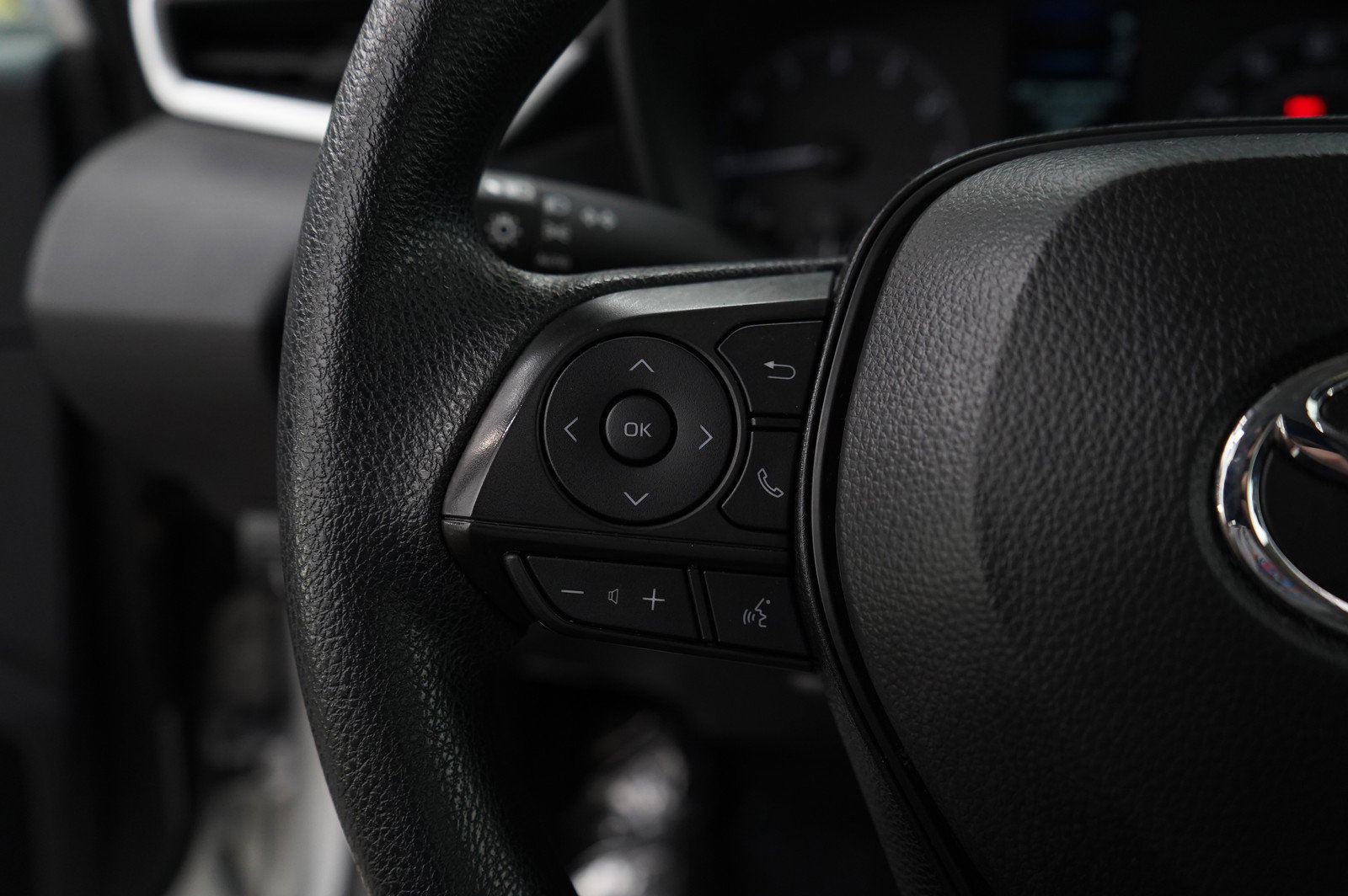 2024 Toyota Corolla LE photo 18