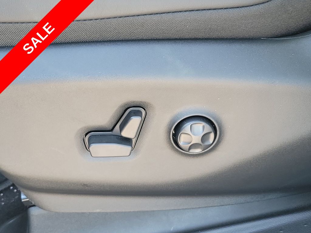 2025 Chrysler Pacifica photo 28