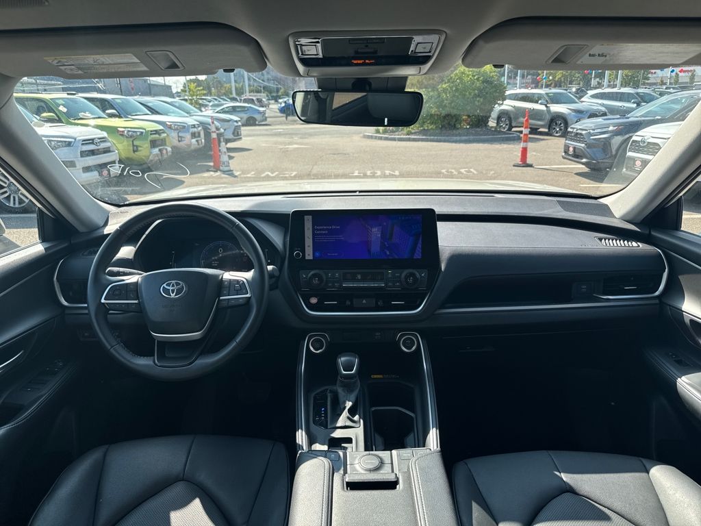 2024 Toyota Grand Highlander XLE photo 2