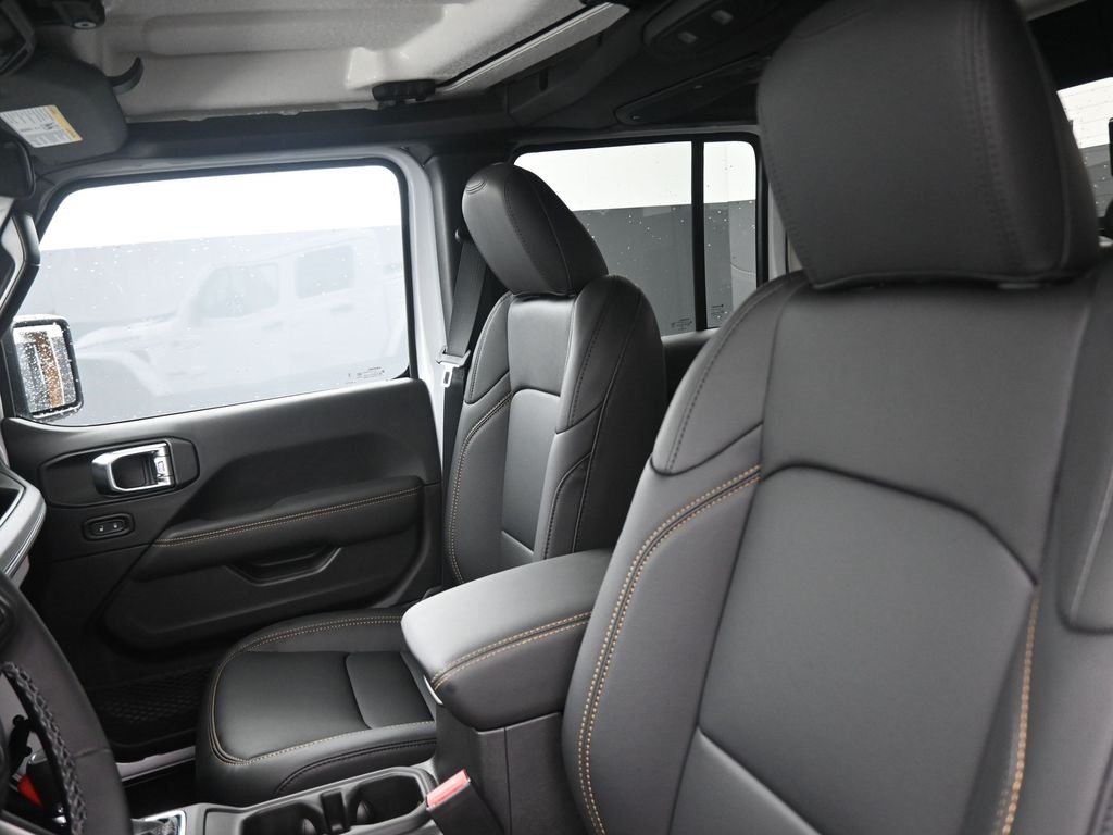 2025 Jeep Gladiator Sport photo 8