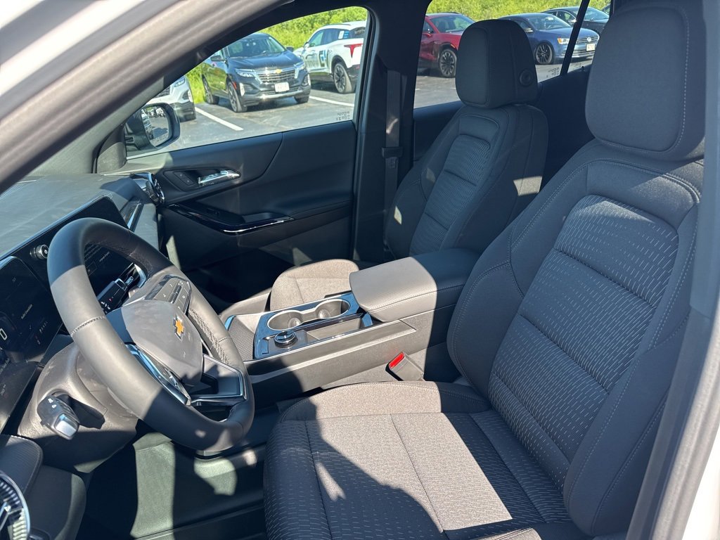 2026 Chevrolet Equinox LT photo 8