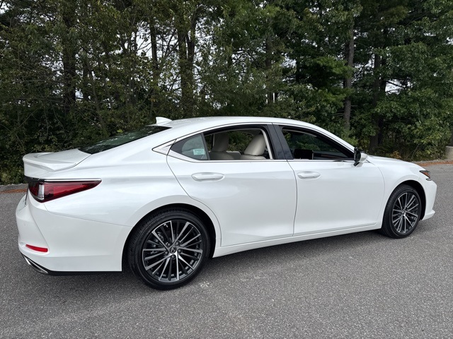 2025 Lexus ES 350 photo 3