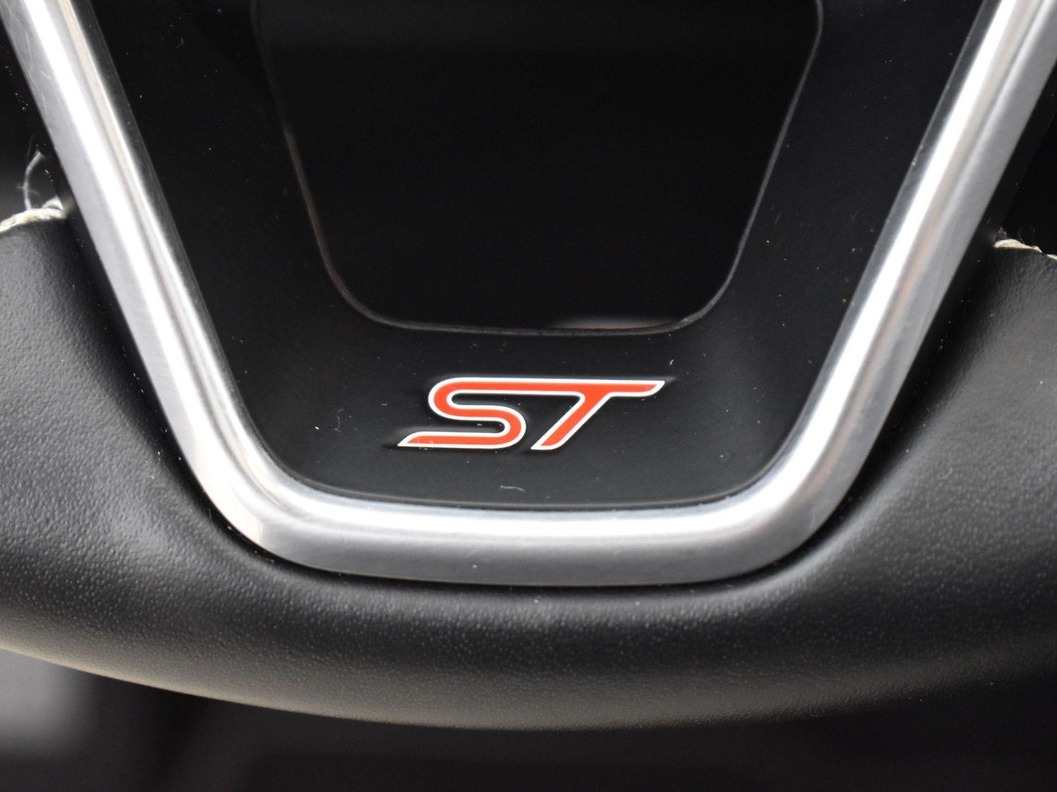 2022 Ford Edge ST photo 20