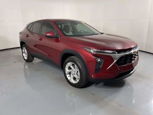 2024 Chevrolet Trax LS photo 2