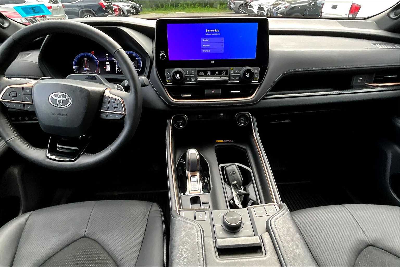 2024 Toyota Highlander Hybrid Platinum photo 12