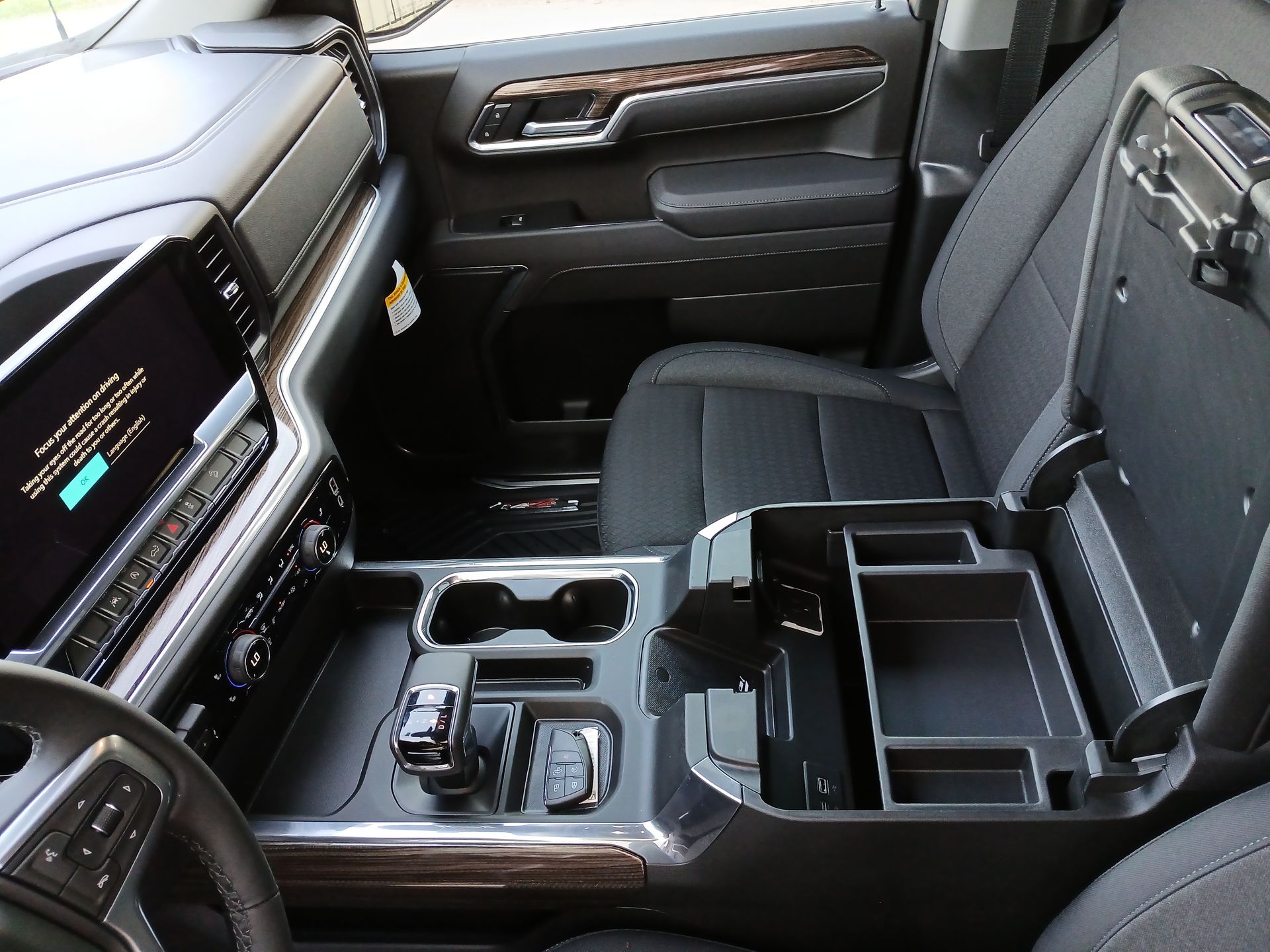 2025 Chevrolet Silverado 1500 LT photo 24