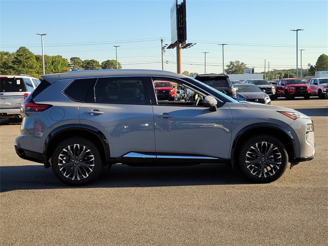 2024 Nissan Rogue Platinum photo 2