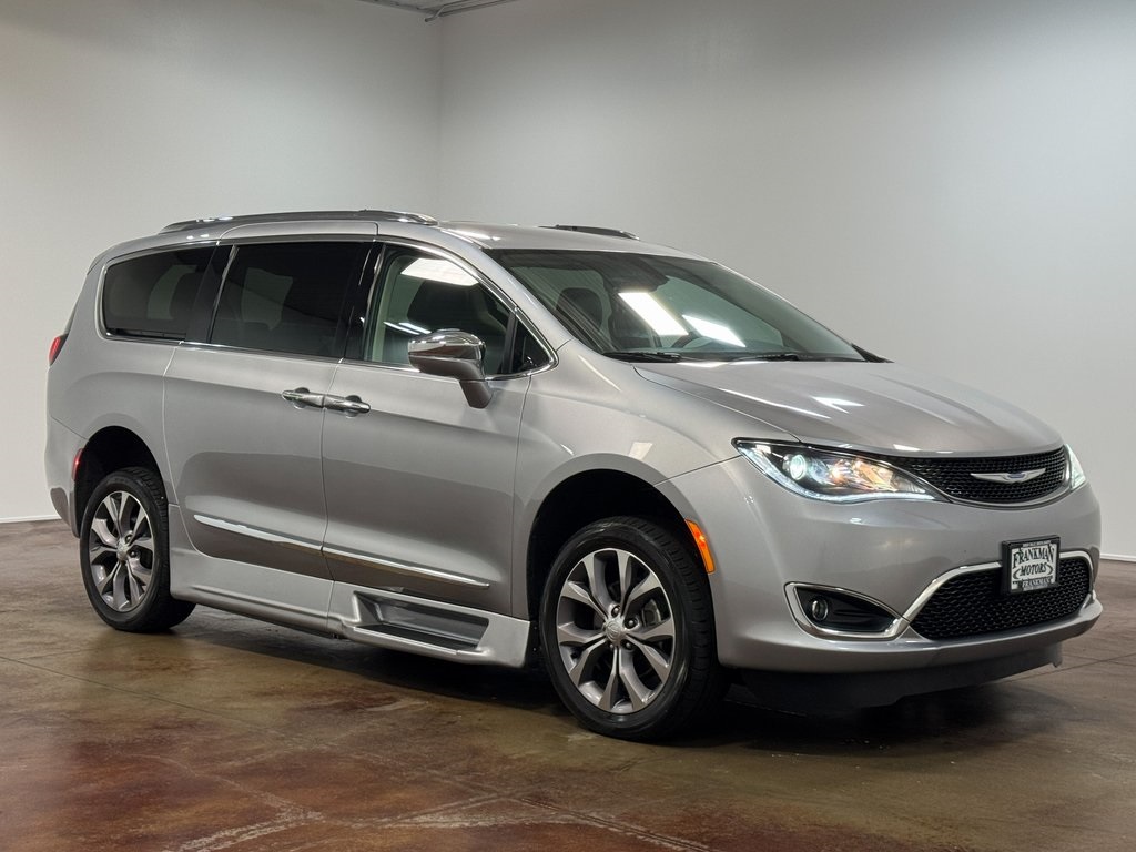 2018 Chrysler Pacifica Limited photo 26