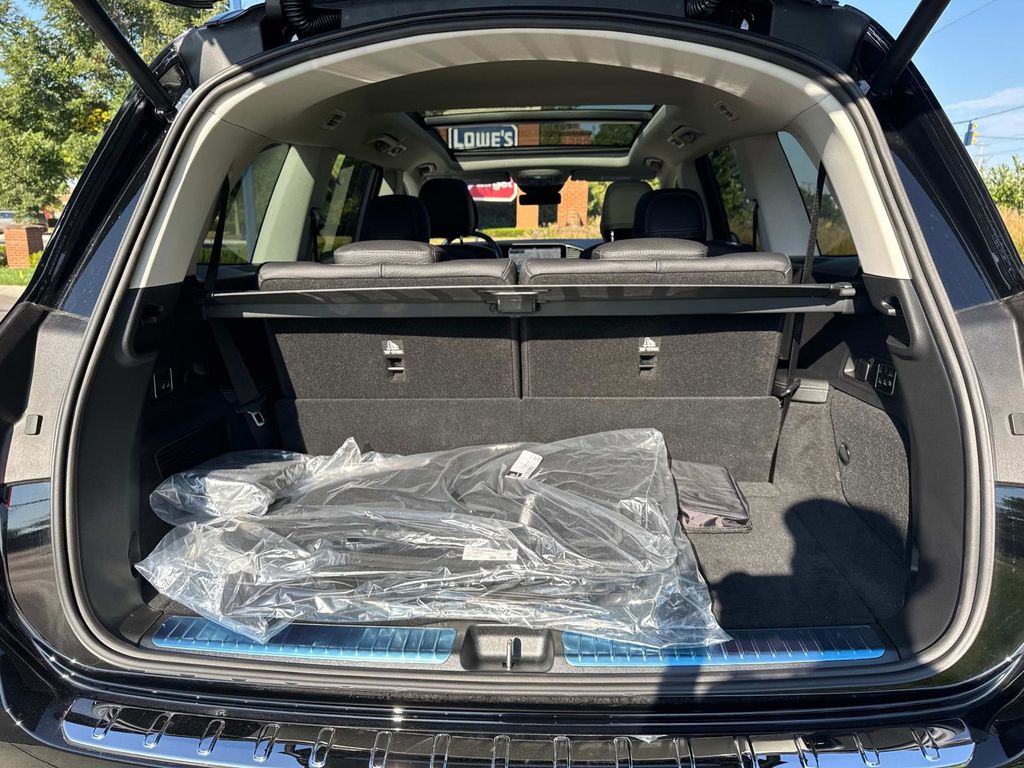 2026 Mercedes Benz GLS 450 4MATIC photo 5