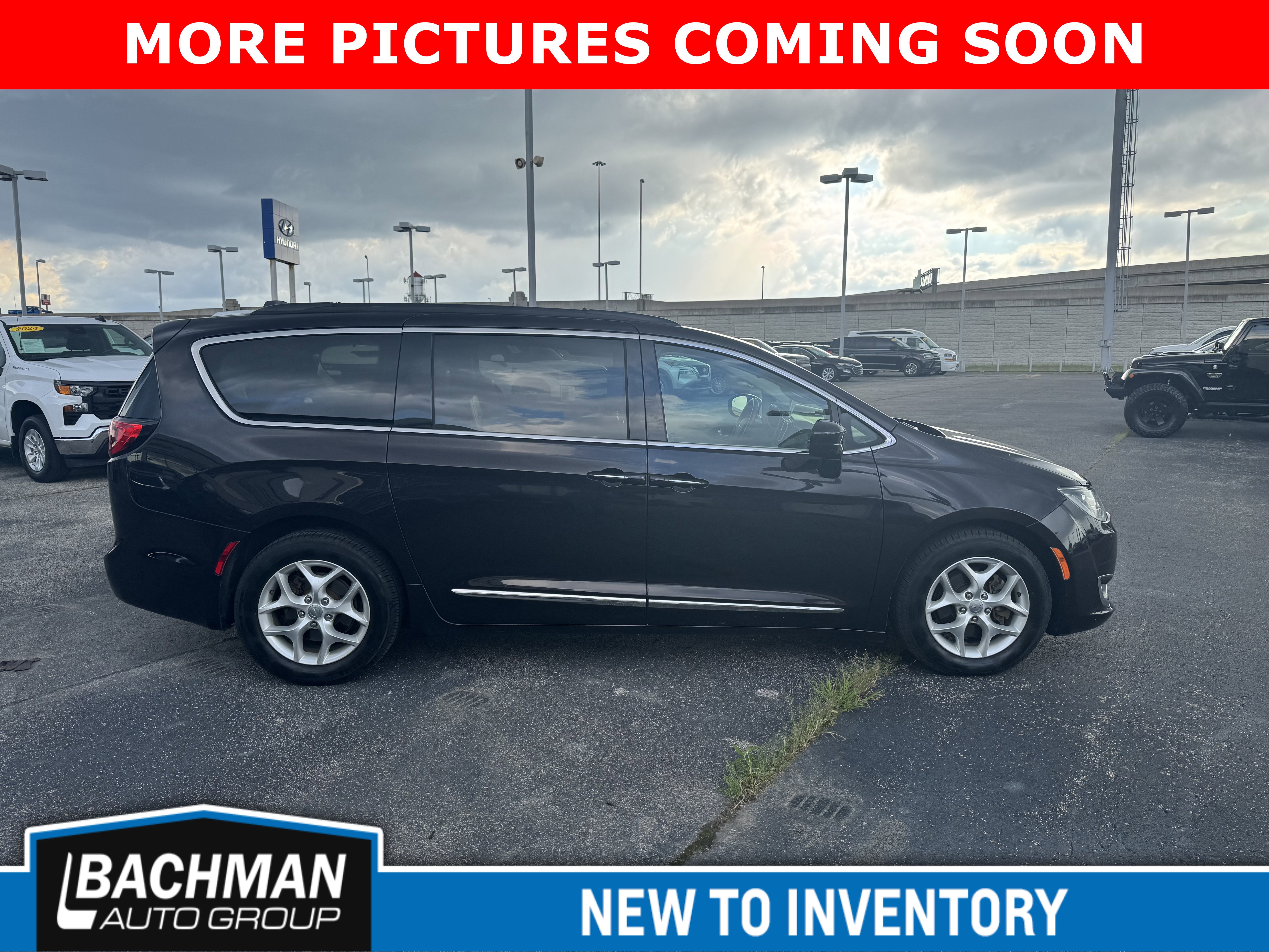 Used 2017 Chrysler Pacifica Touring-L with VIN 2C4RC1BG7HR598930 for sale in Jeffersonville, IN