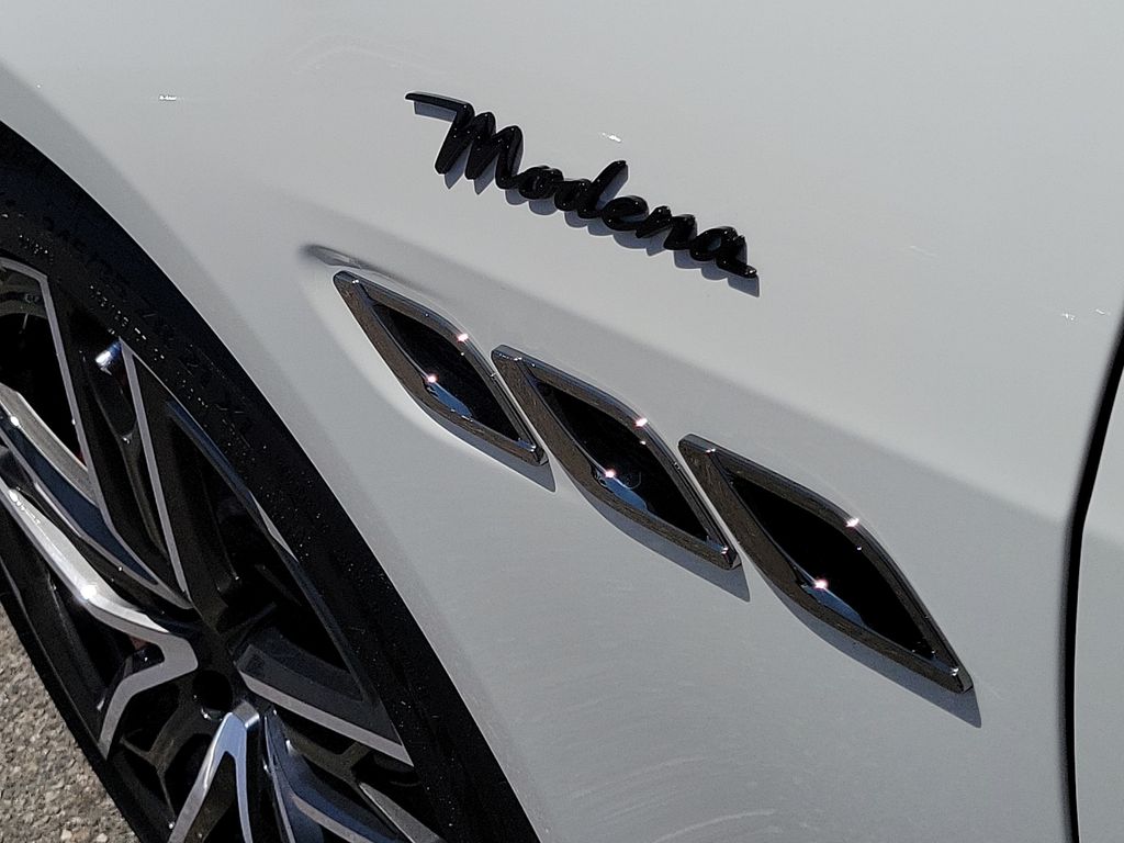 2024 Maserati Quattroporte Modena Q4 photo 20