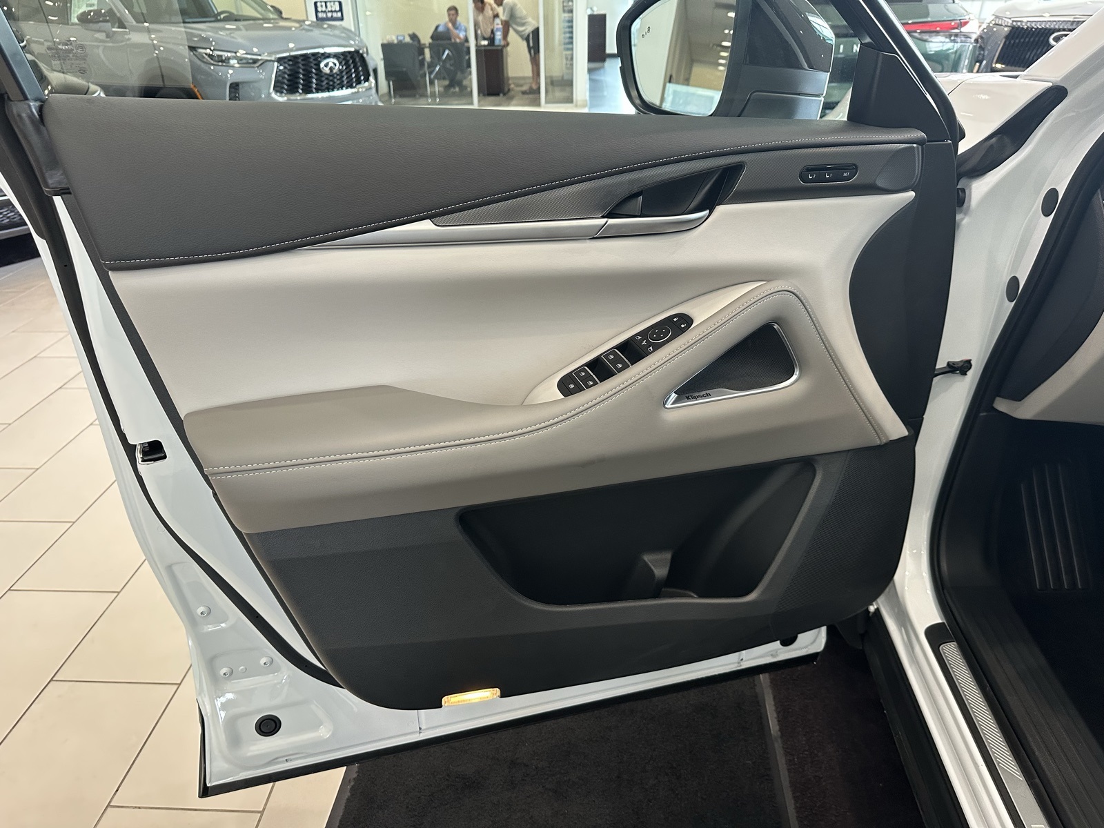 2026 Infiniti QX60 Luxe photo 10