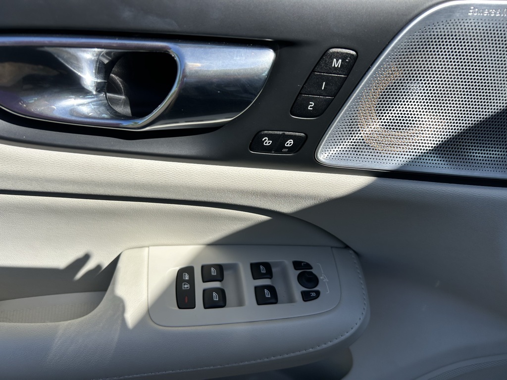 2019 Volvo S60 T6 Inscription AWD photo 10