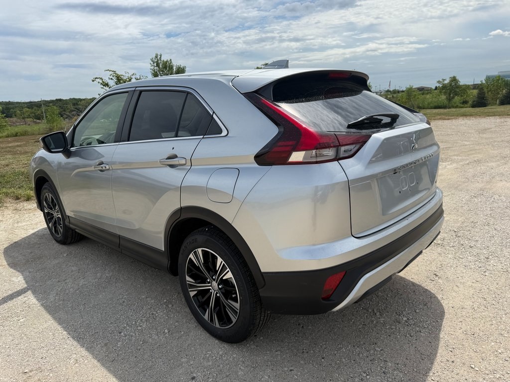 2022 Mitsubishi Eclipse Cross SE photo 7
