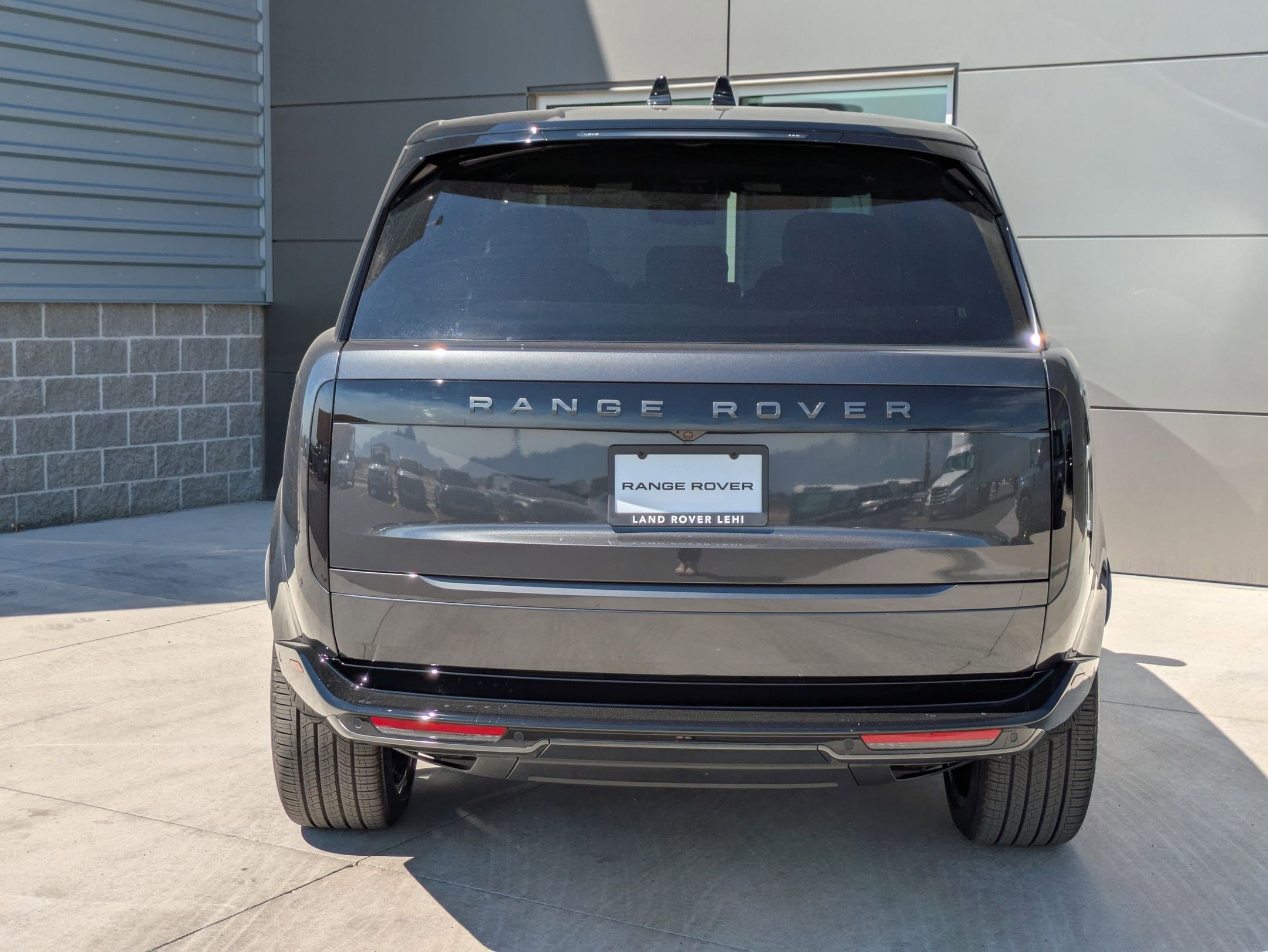2025 Land Rover Range Rover SE photo 6