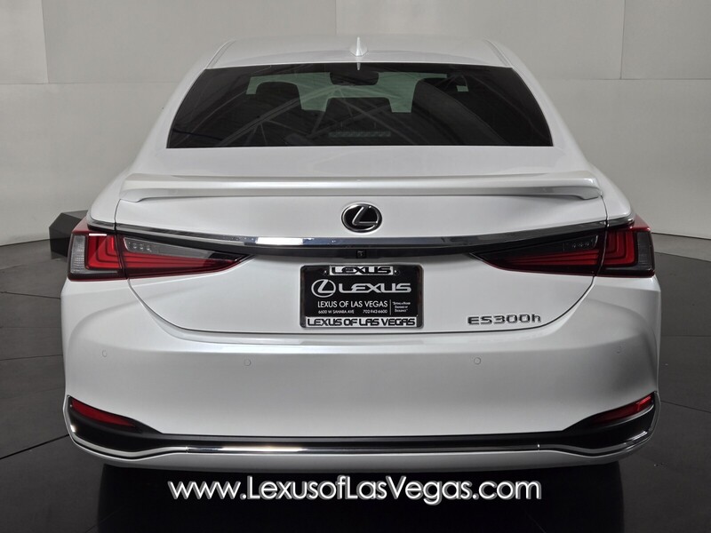 2025 Lexus ES 300h photo 4