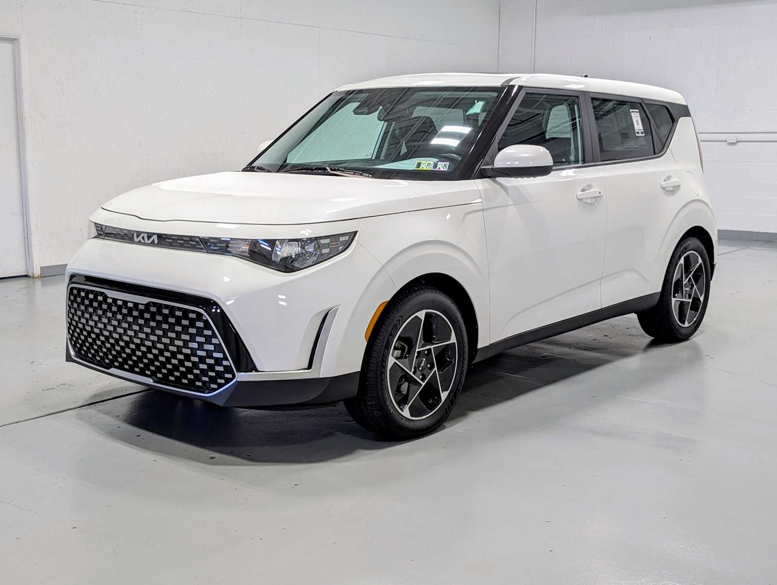 2023 Kia Soul EX's photo