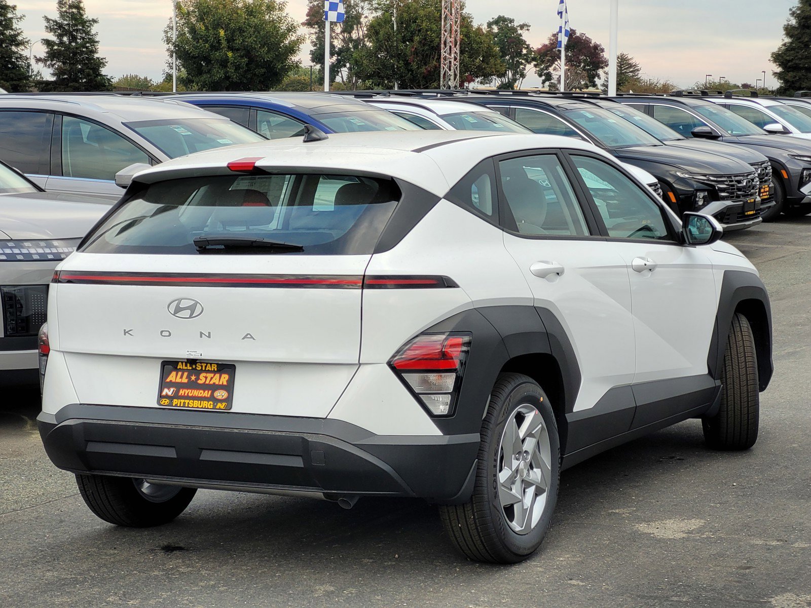 2026 Hyundai Kona SE photo 2