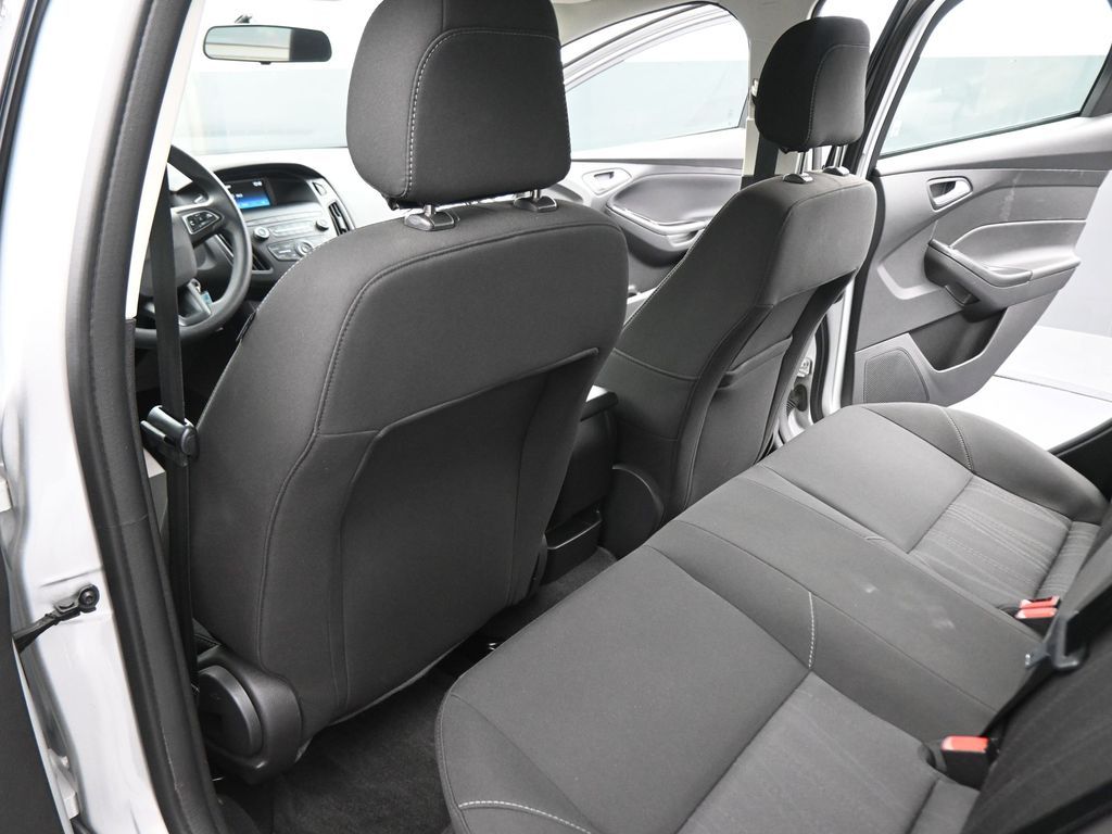 2018 Ford Focus SE photo 37