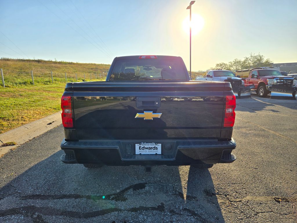 2016 Chevrolet Silverado 1500 LT photo 4
