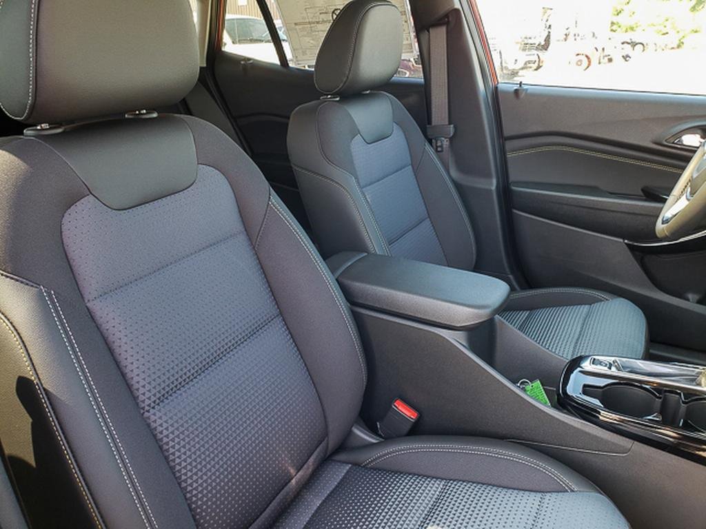 2025 Chevrolet Trax LT photo 29