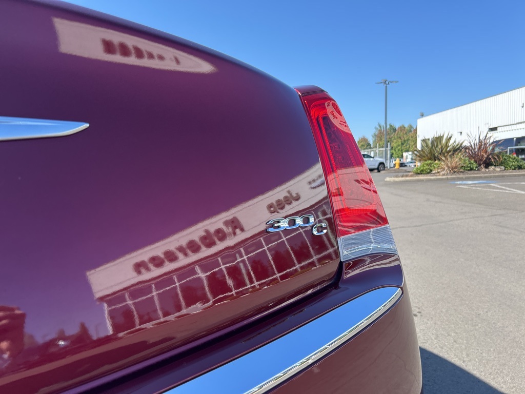 2017 Chrysler 300 C photo 5
