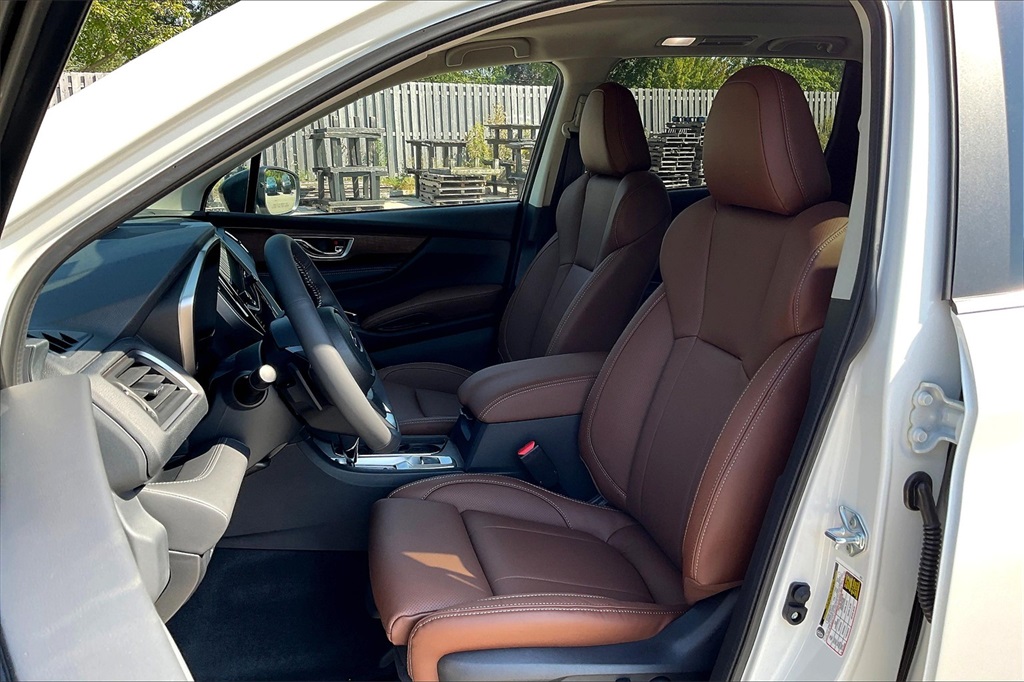 2025 Subaru Ascent Touring photo 8