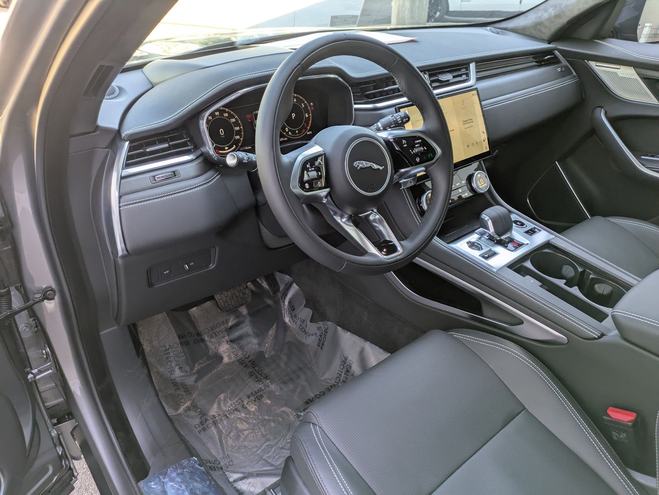 2026 Jaguar F-PACE P250 R-Dynamic S photo 9