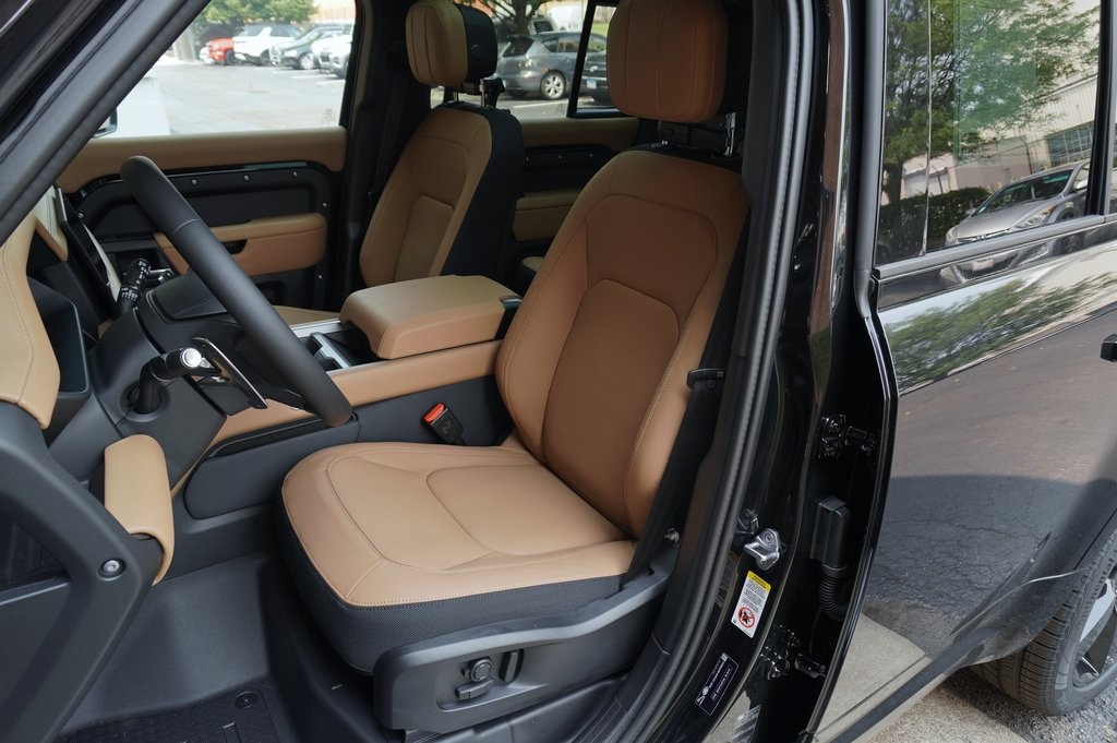 2025 LAND ROVER DEFENDER - Image 12