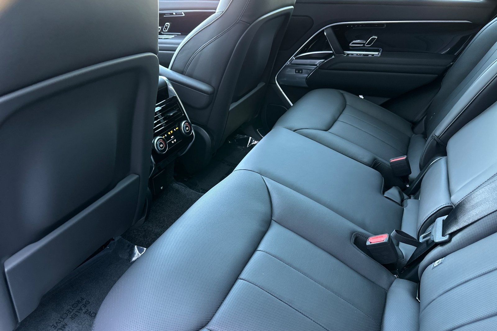 2025 Land Rover Range Rover SE photo 12
