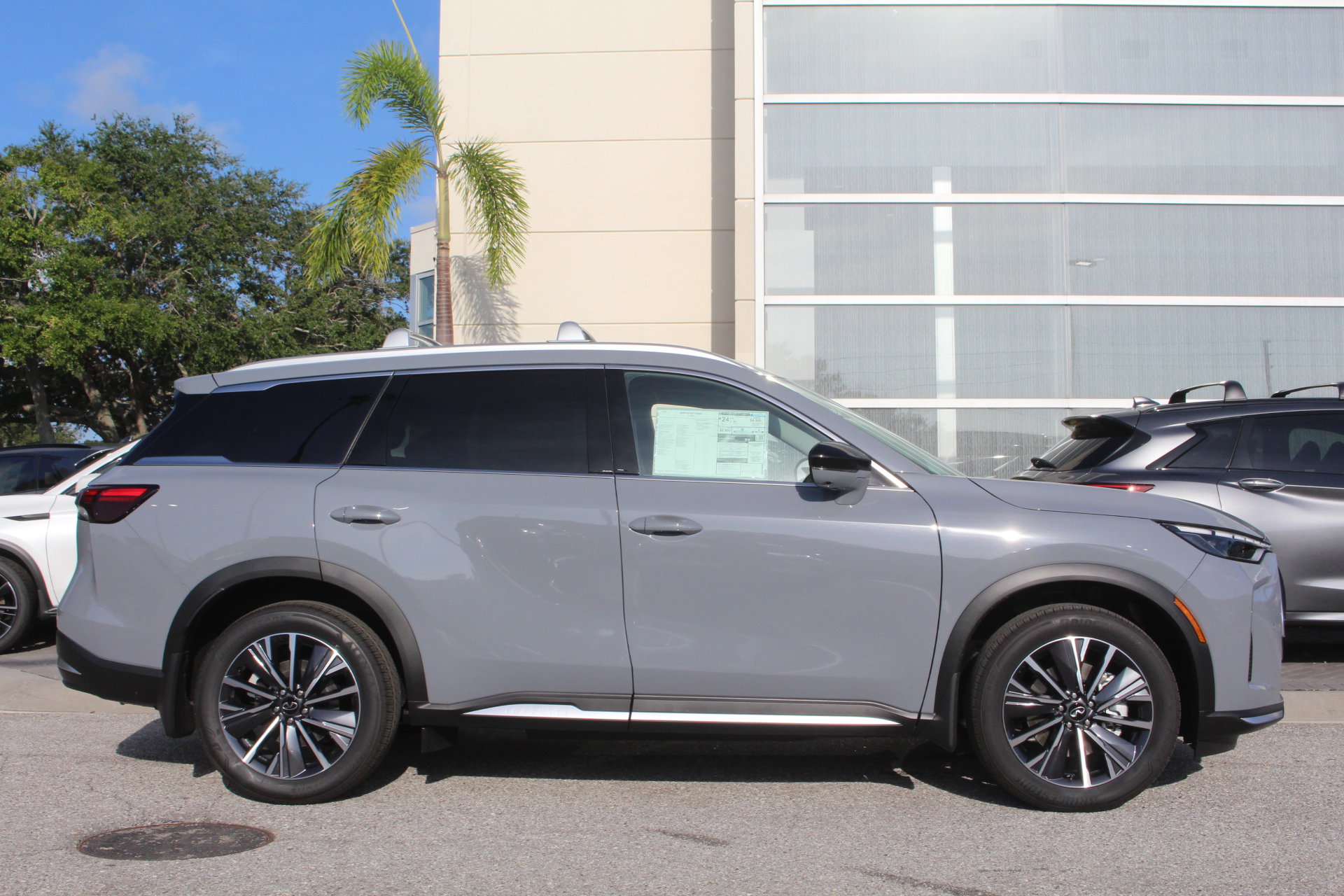 2026 Infiniti QX60 Luxe photo 6