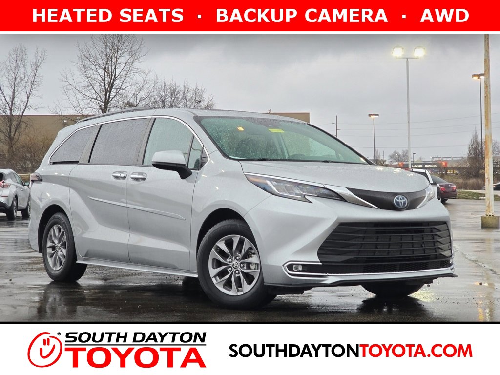 2022 Toyota Sienna XLE's photo