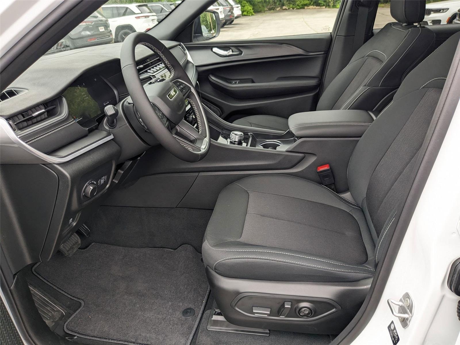 2025 Jeep Grand Cherokee Laredo X photo 7
